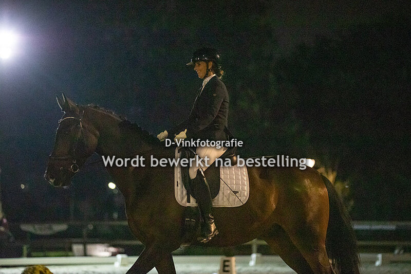 Suzan van der Graaff - 	N'Ushuaia