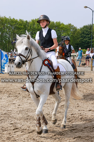 20240510-pony-110cm-prijsuitreiking