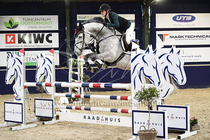 Iris Looymans - Courtney Z