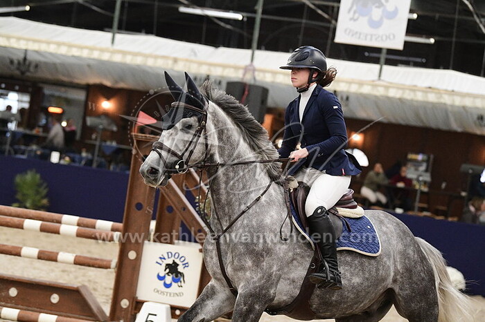 Manon Lazeroms - Newton