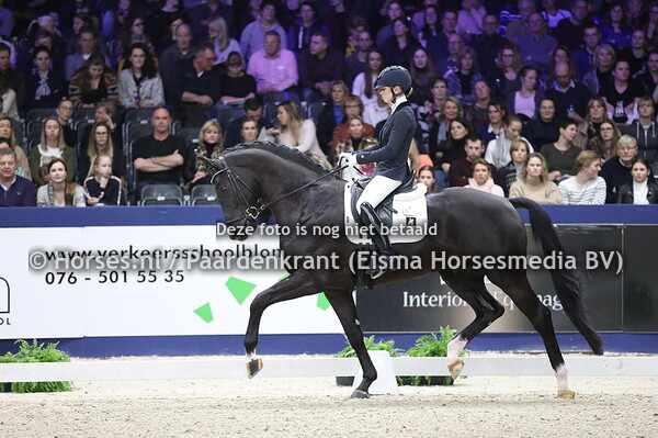 Kjento, Charlotte Fry