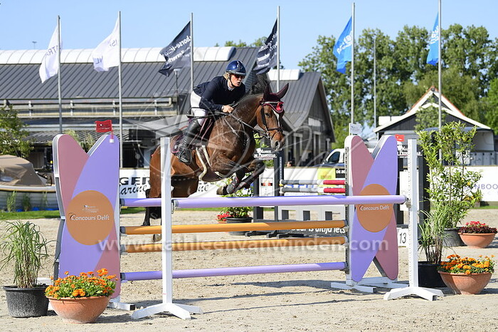 Eva van Duin - Look at Me Society