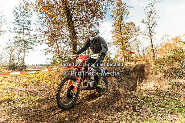 Oranje en rode spatborden Offroad Hengelo
