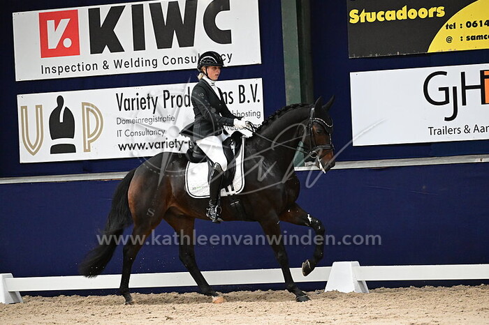 Fayah van Dongen - Flint