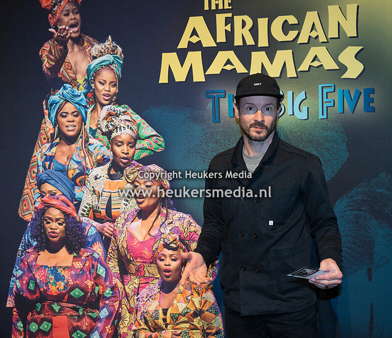 premiere the African Mamas - the Big Five