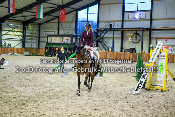 Jumping Indoor Leunen Paarden 110 05-01-24