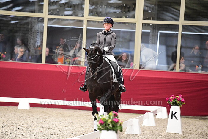 Showblok - Kim Noordijk - This Is Naqueen