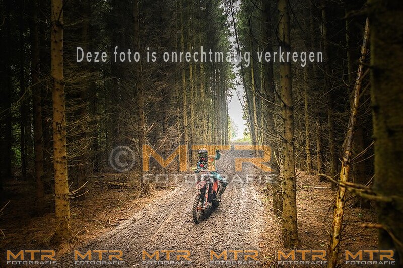 Boerenrock Festival - spatborden rood en oranje