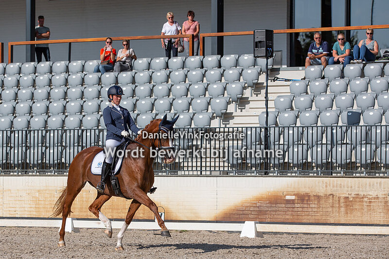 Anne Hoogenboom - Izi Vita