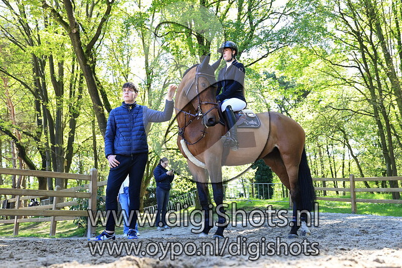 L Dora van de Zietfort