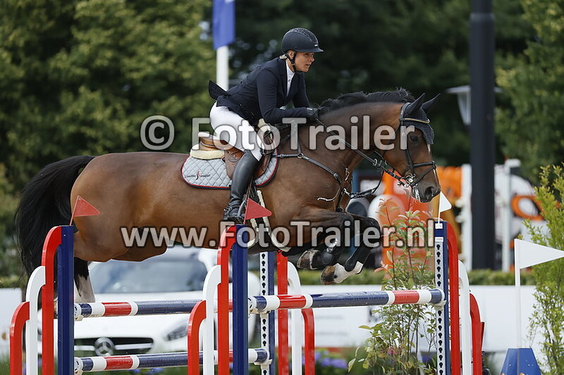 julia houtzager kayser