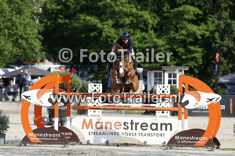 julia houtzager kayser