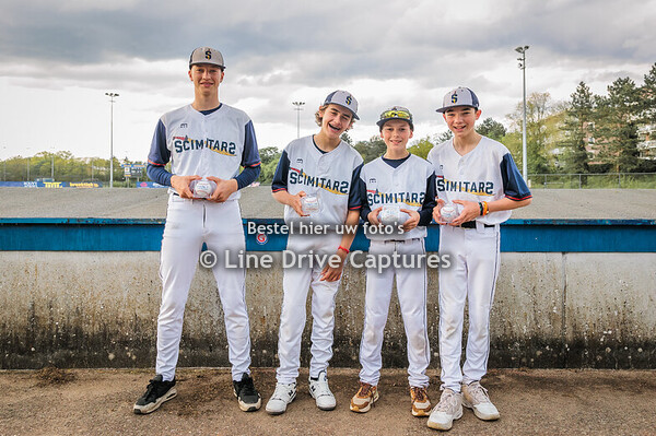 Groepsfoto's en tekenmoment