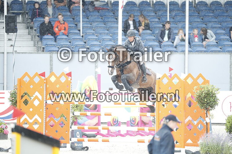 julia houtzager kayser