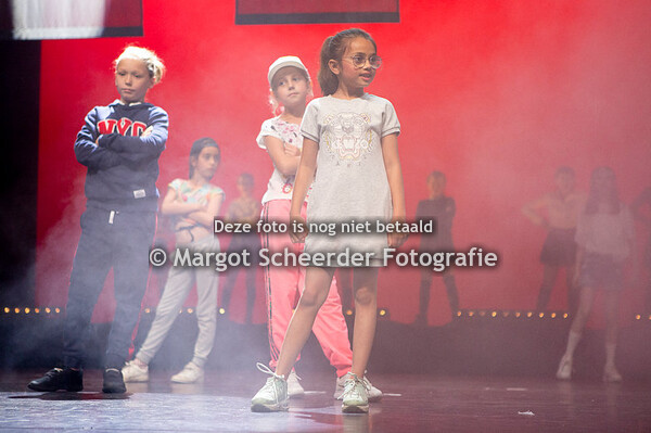 12 Stella alleen op school