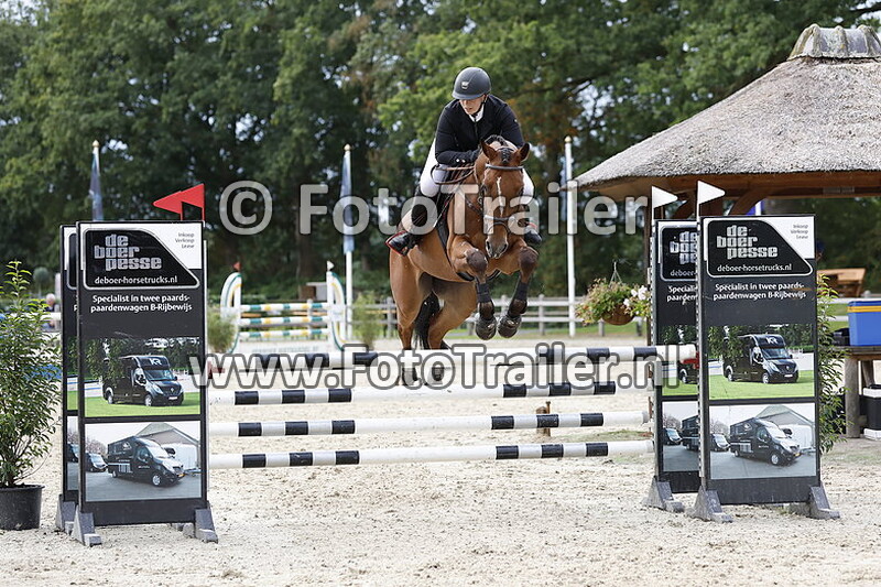 kimberley van der mik