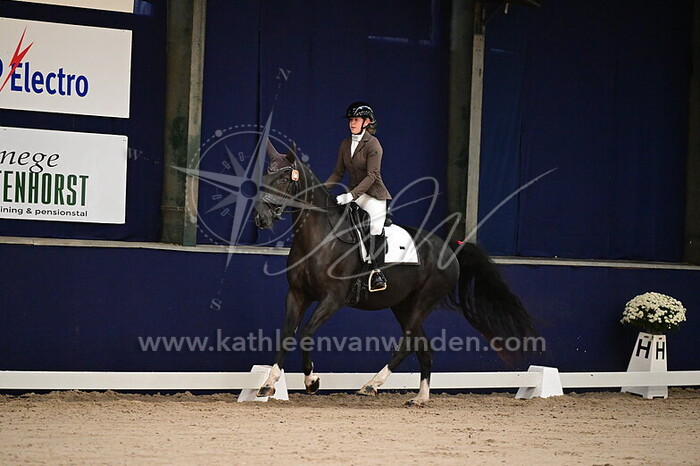 Romy Doomen - Charlie Harper