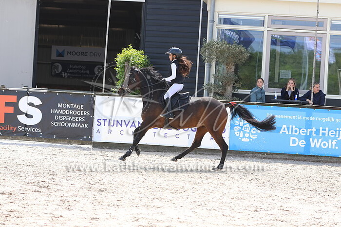 Chloe Yacob - Pandora van de Beekerheide