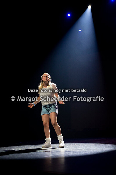 15 Stella op haar kamer