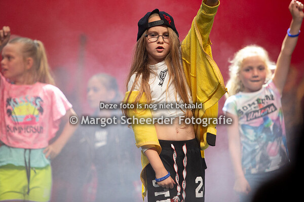 12 Stella alleen op school