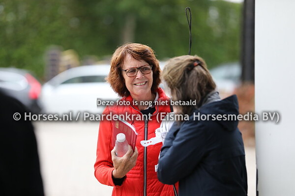 27 For Adone v For Romance