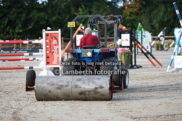 Sfeer vrijwilligers bij de Manege Hooge weg Springwedstrijd