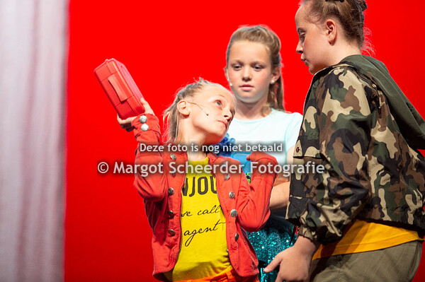 10 Lucy met haar grote mond