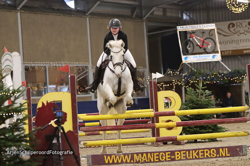 Indoor Beukers 30-12-2022 Pony's 90cm Klassiek