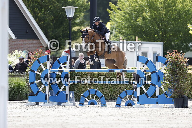 julia houtzager kayser