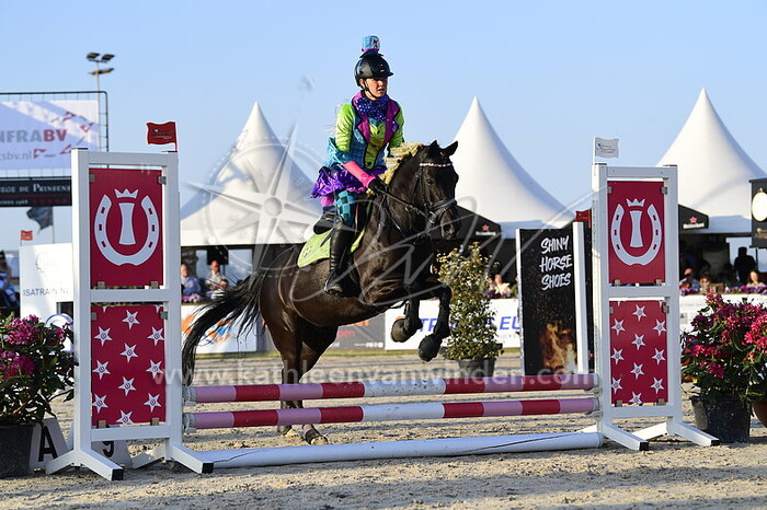 Demi van Lingen - Cherry