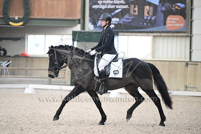 Laura van den Berg - Khyra