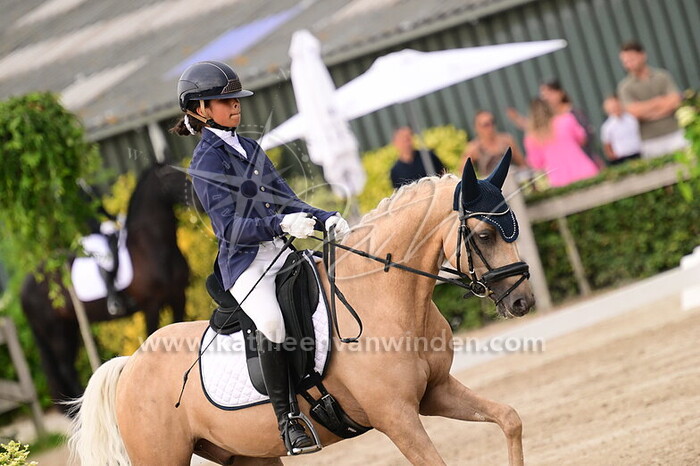 Noa Cloosterman - Zappelin La-Di