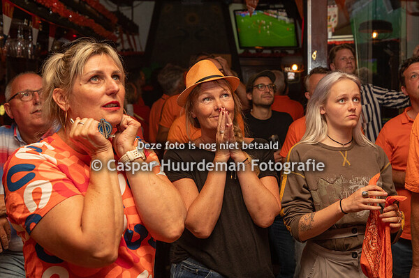 EK Nederland - Engeland  in café de Verfrissing in Baarn