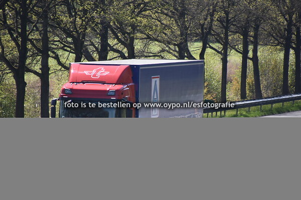 19-4-2025 Truckspotting A7 Drachten Fietsbrug