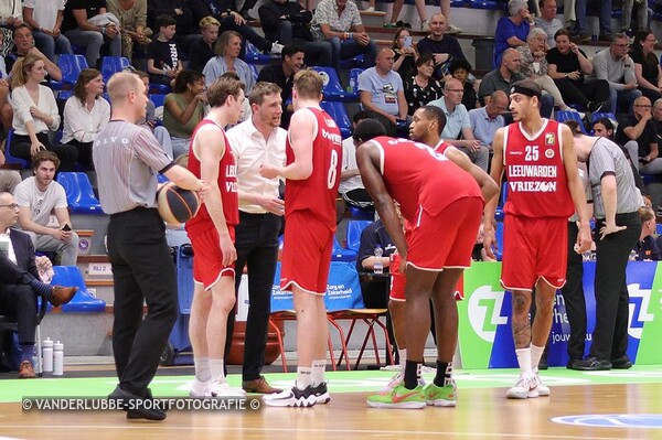 ZZ Leiden - Aris Leeuwarden: 98-94