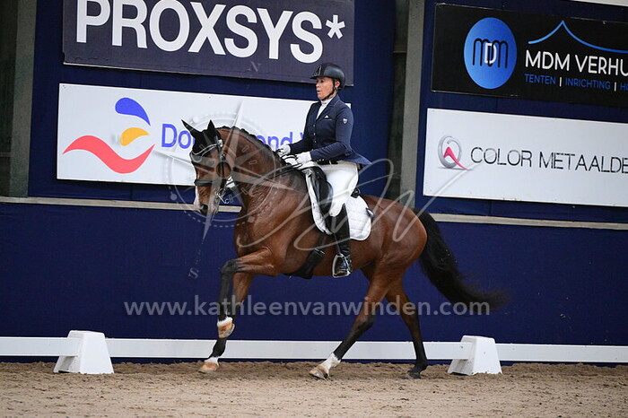 Sandra de Mik - Karaat Zelma