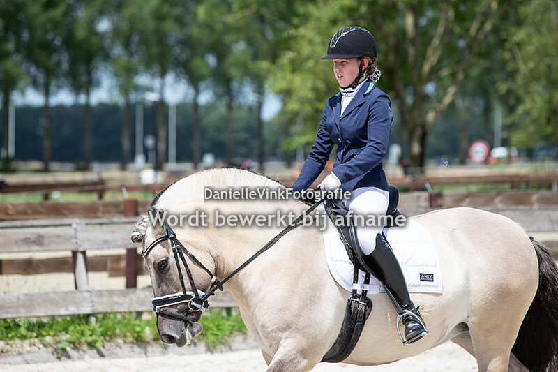 Cynthia van den Burg - Nona van den Bosdries