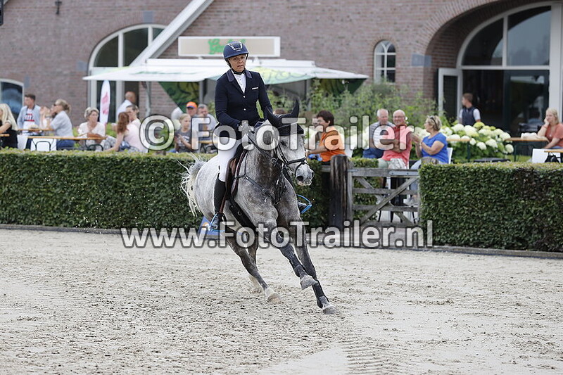 julia houtzager kayser