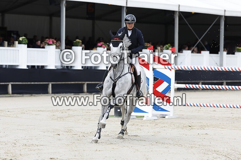 julia houtzager kayser