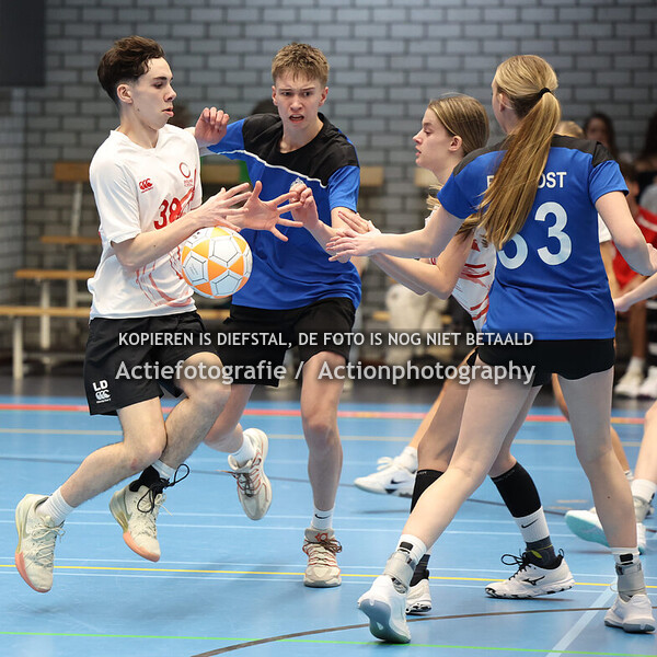 2025-12-27-Challenge-22-U17-hal 2-Oost U17-England U19-Marco Spelten