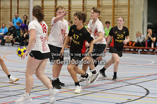 2025-11-01-FLA-hal 1-05-U17-Engeland A-Antwerpen