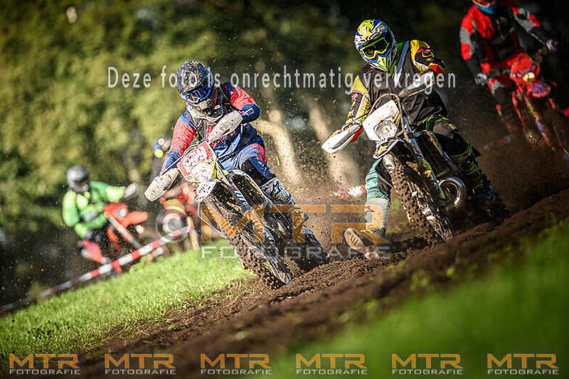 -- ONLINE -- OTR Ruurlo - grasland - Spatborden blauw en wit