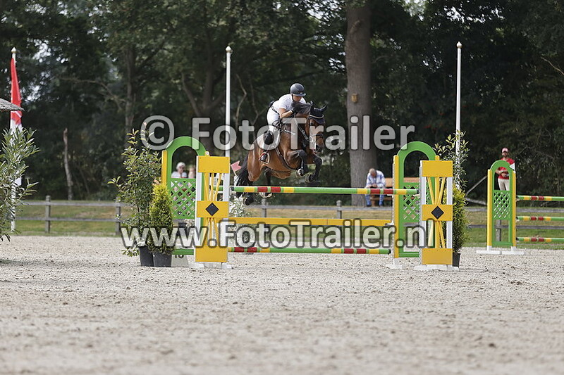 julia houtzager kayser