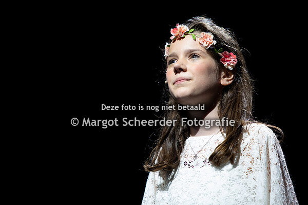 15 Stella op haar kamer