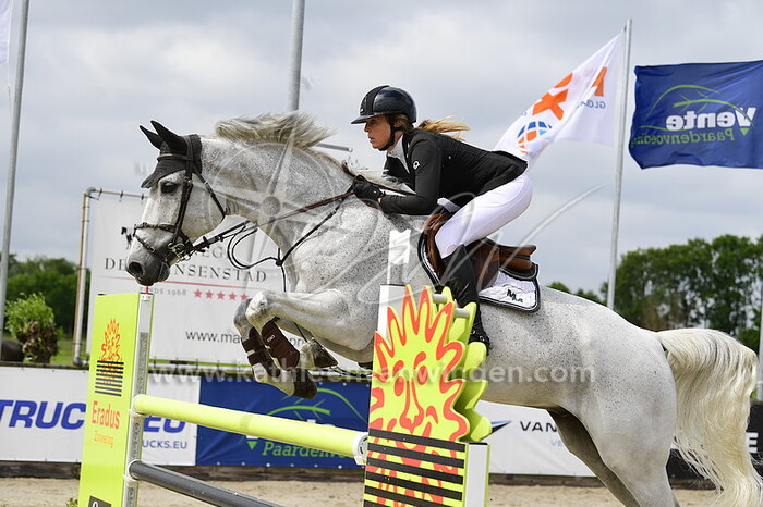 Roosje Brouwer - Hero