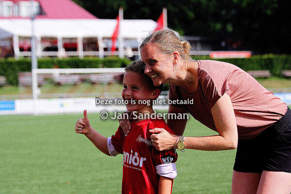 5 minuten foto's schieten bij de Mini's tegen de moeders bij Excelsior'31