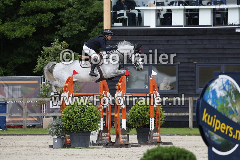 julia houtzager kayser