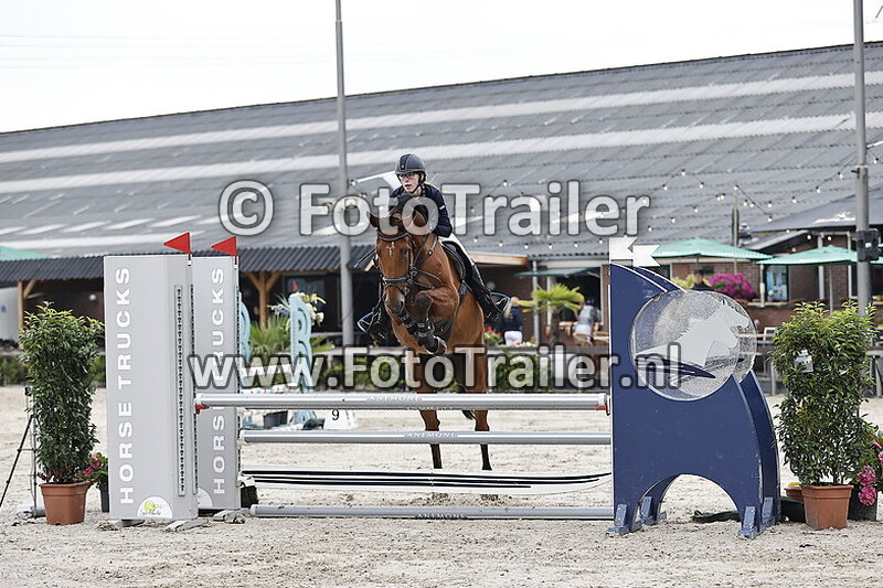 bernadette van essen