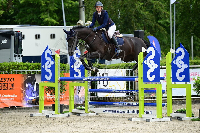 Fabienne van Hemsbergen - Tina