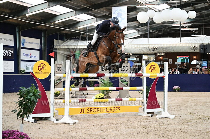 Frank van der Sloot - Nova